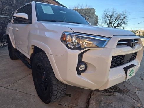 Used 2021 Toyota 4Runner SR5 Premium image 3