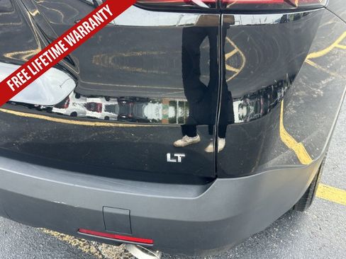 Used 2023 Chevrolet Traverse LT FWD image 14