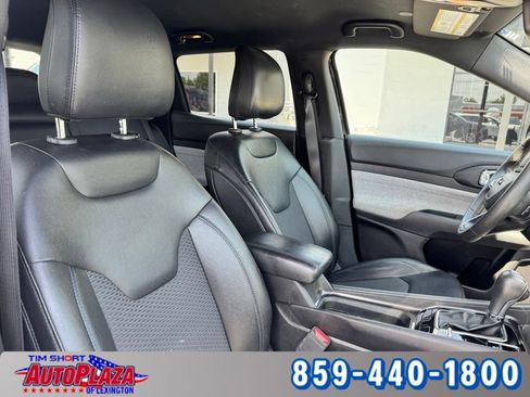 Used 2024 Jeep Compass Latitude AWD/4WD image 51