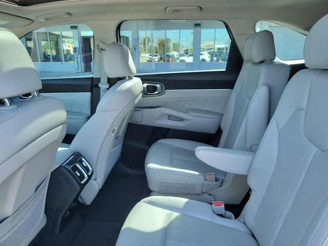 Used 2023 Kia Sorento SX AWD/4WD image 15