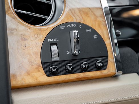 Used 2017 Rolls-Royce Ghost image 21