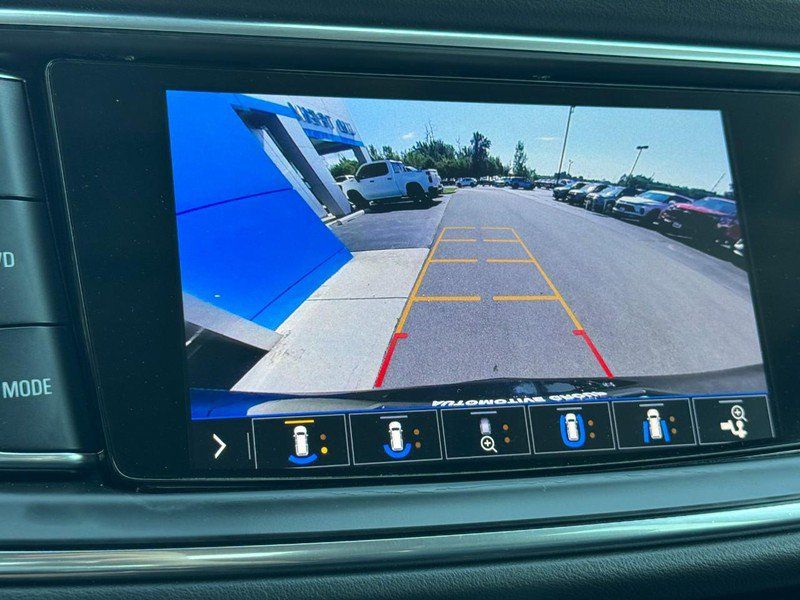 Used 2021 Buick Enclave Avenir w/ Avenir Technology Package AWD/4WD image 23