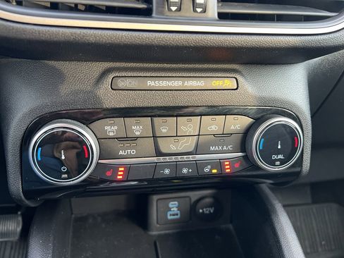 Used 2022 Ford Escape SE w/ SE Sport Appearance Package image 15