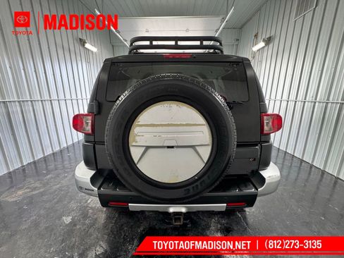 Used 2011 Toyota FJ Cruiser 4WD w/ Upgrade Pkg image 4