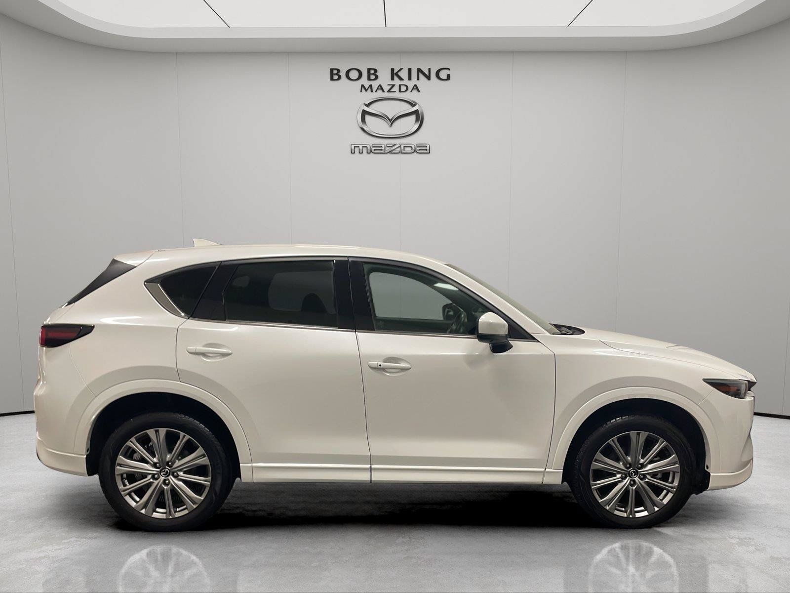 Used 2022 MAZDA CX-5 Signature AWD/4WD image 6