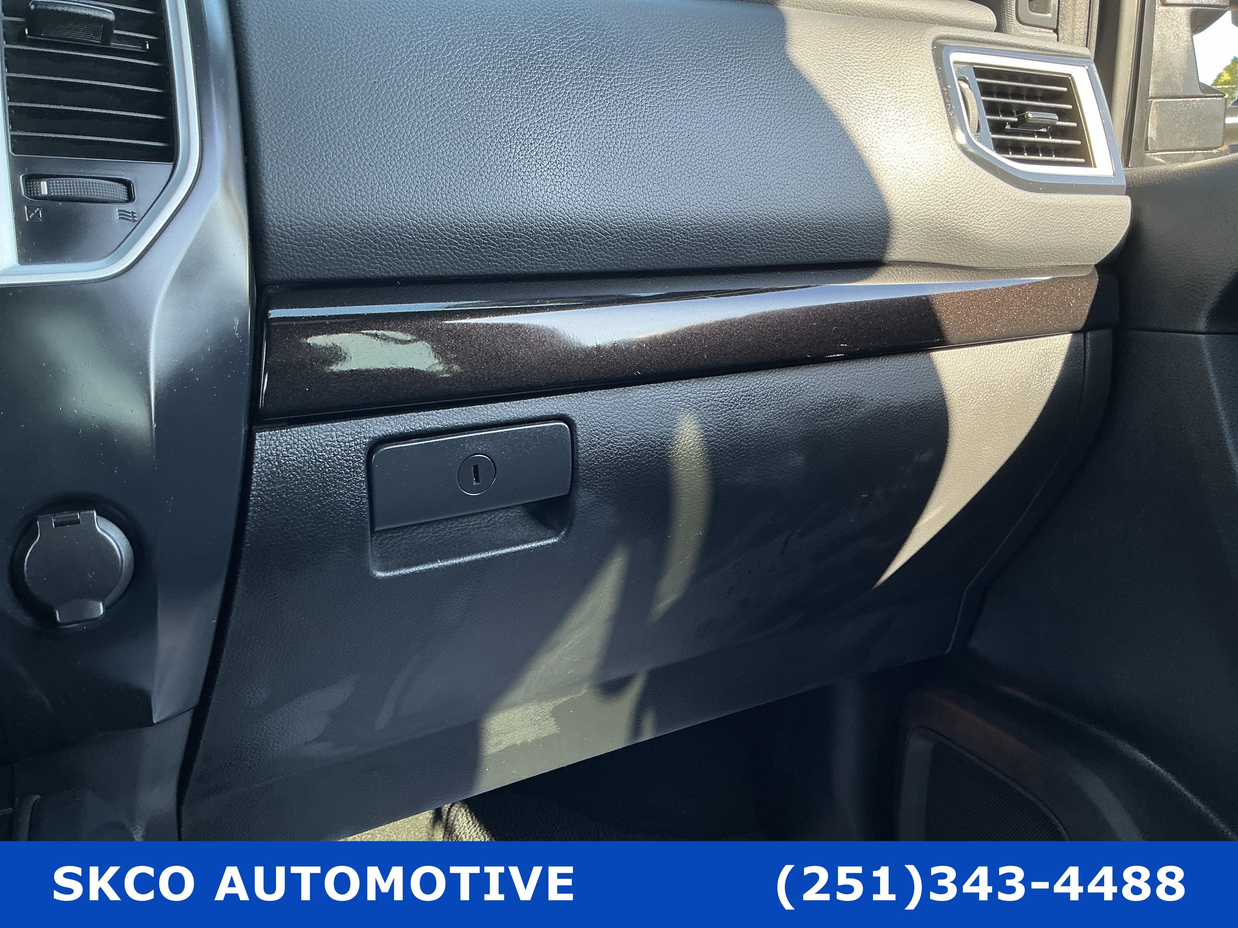 Used 2018 Nissan Titan SL w/ Midnight Edition AWD/4WD image 24