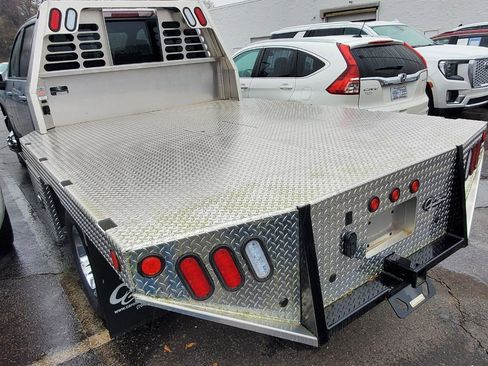 Used 2024 Chevrolet Silverado 3500 LT w/ Convenience Package image 8