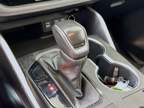 Used 2023 Toyota Highlander XLE image 14
