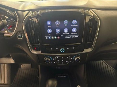 Used 2022 Chevrolet Traverse RS FWD image 19