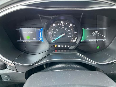 Used 2019 Ford Fusion SE image 25