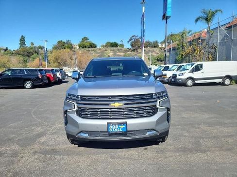 Used 2024 Chevrolet Suburban Premier RWD image 3