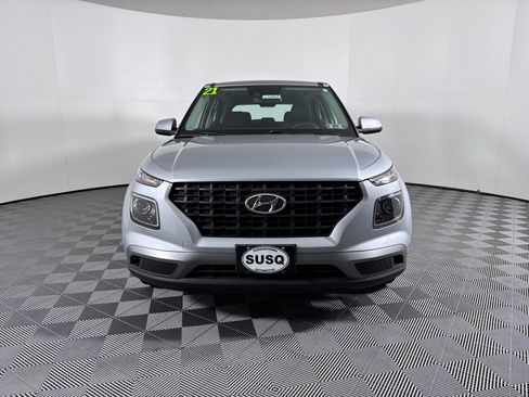 Used 2021 Hyundai Venue SE image 2
