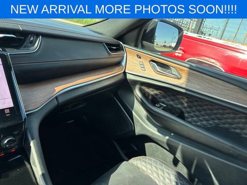 Used 2021 Jeep Grand Cherokee L Summit w/ Advanced Protech Group IV AWD/4WD image 11
