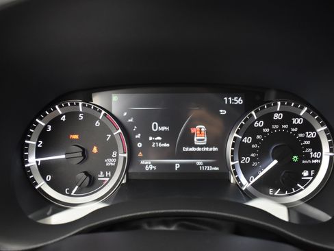 Used 2023 Toyota Highlander XLE AWD/4WD image 13