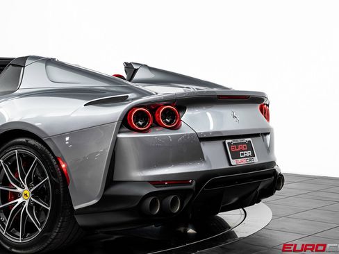 Used 2022 Ferrari 812 GTS image 17