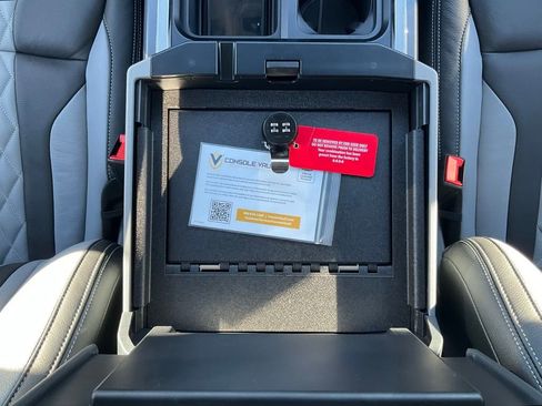 New 2025 Ford F250 XLT w/ Black Appearance Package image 37