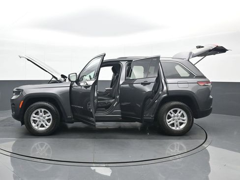 Used 2024 Jeep Grand Cherokee Laredo image 27