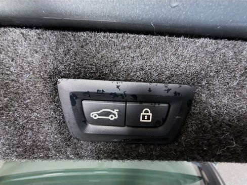 Used 2023 BMW 530e w/ M Sport Package image 41