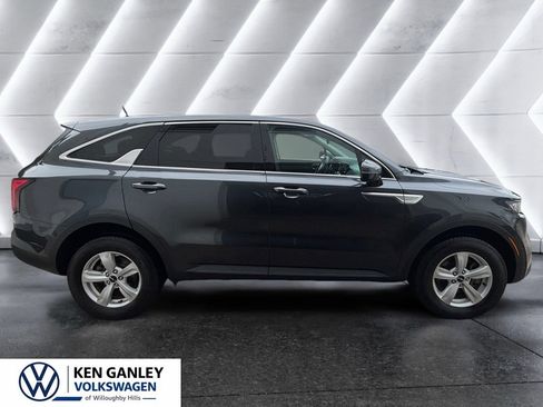 Used 2022 Kia Sorento LX AWD/4WD image 6