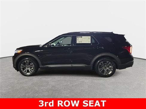 Used 2021 Ford Explorer XLT w/ Equipment Group 202A image 3