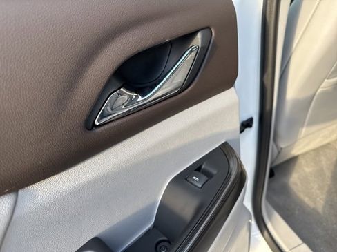 Used 2022 GMC Acadia SLT image 24