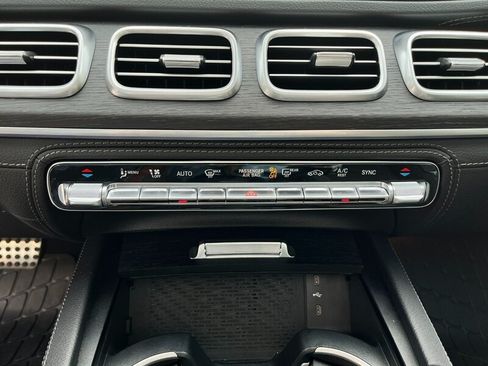 Used 2024 Mercedes-Benz GLS 580 4MATIC image 43