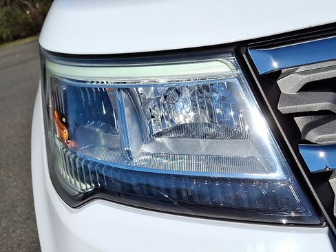 Used 2018 Ford Explorer XLT w/ Equipment Group 201A image 9