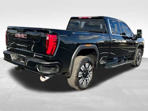 Used 2025 GMC Sierra 2500 Denali image 8