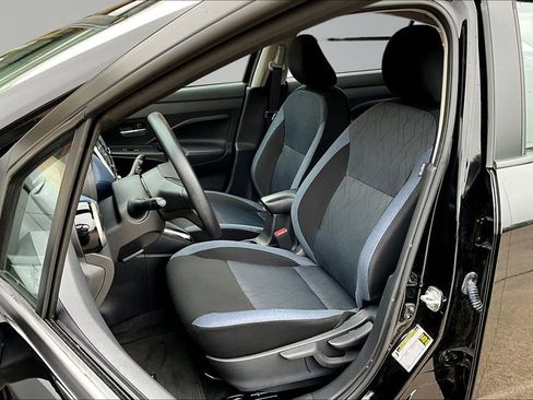 Used 2025 Nissan Versa SV FWD image 21