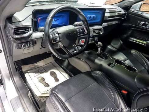 Used 2025 Ford Mustang Premium RWD image 13
