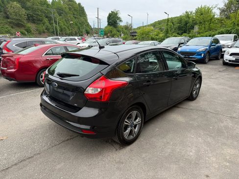 Used 2014 Ford Focus SE w/ SE Sport Package FWD image 3