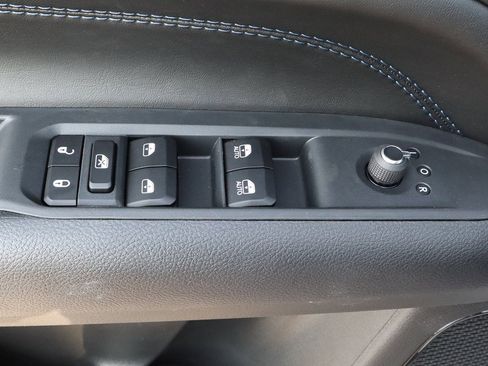 New 2025 Jeep Compass Latitude w/ Sun & Sound Group image 10