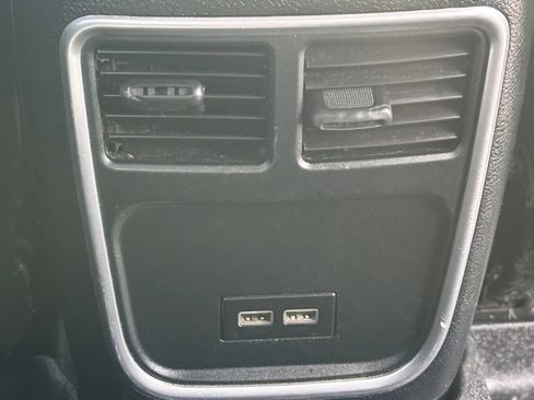 Used 2015 Dodge Charger SXT RWD image 10