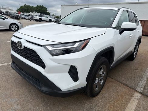 Used 2025 Toyota RAV4 XLE image 1