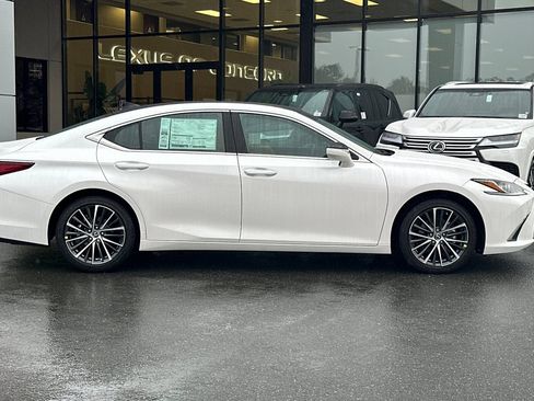 New 2025 Lexus ES 350 w/ Premium Package image 3