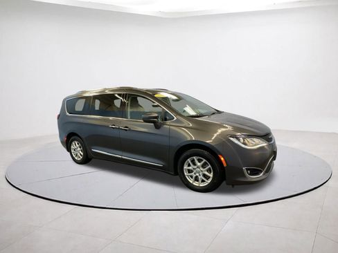 Certified 2020 Chrysler Pacifica Touring-L image 7