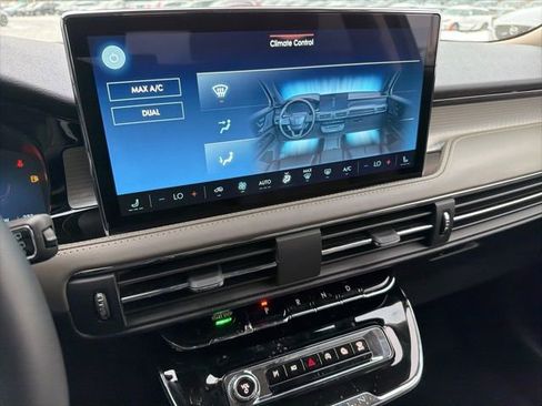 New 2026 Lincoln Corsair Premiere image 11