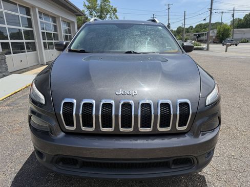 Used 2015 Jeep Cherokee Latitude w/ Cold Weather Group AWD/4WD image 8
