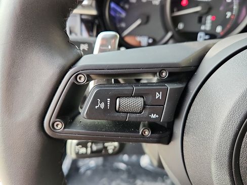 Certified 2025 Porsche Macan Turbo image 20