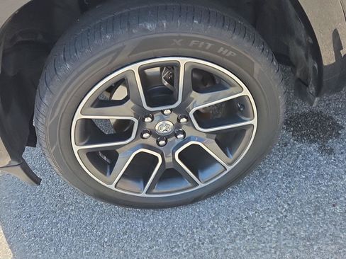 Used 2019 RAM 1500 Laramie AWD/4WD image 9