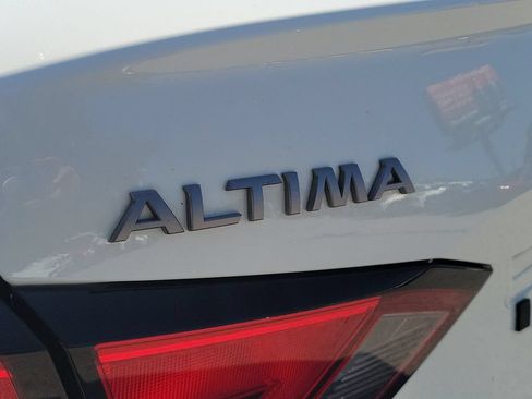 Used 2025 Nissan Altima 2.5 SV FWD image 6