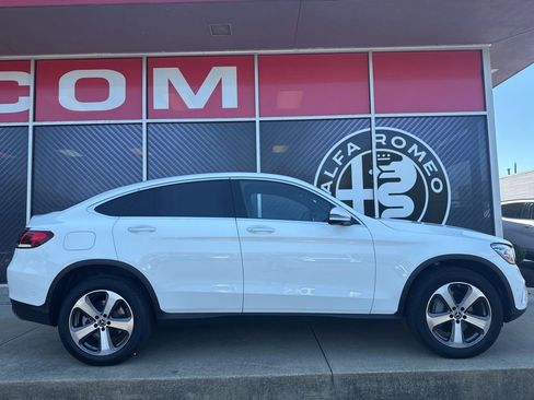 Used 2023 Mercedes-Benz GLC 300 4MATIC Coupe image 4