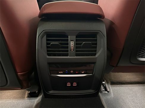 Used 2022 BMW 330e xDrive image 29