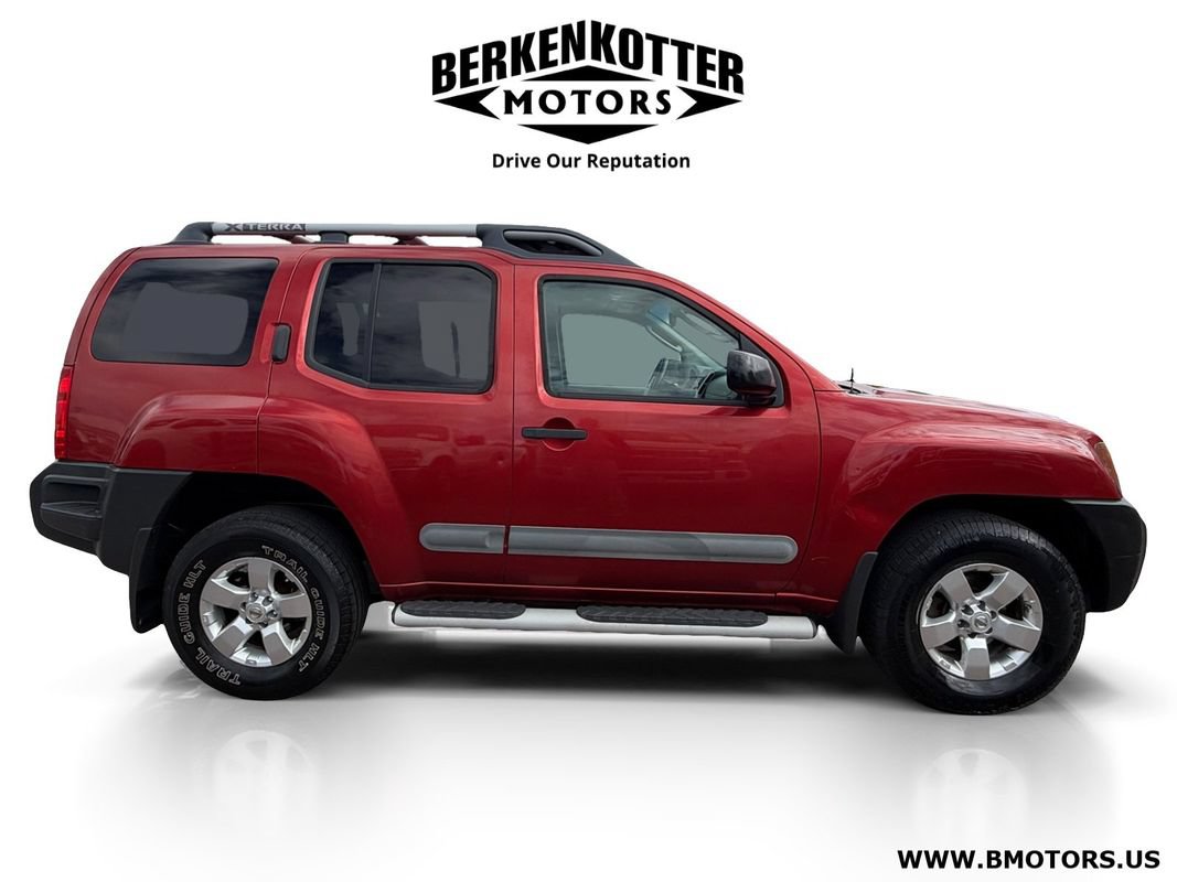 Used 2012 Nissan Xterra 4WD image 2