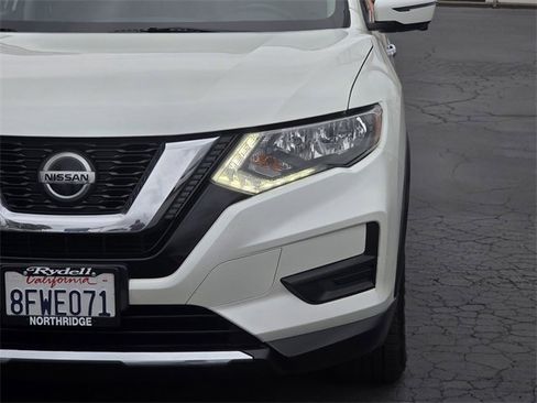 Used 2018 Nissan Rogue SV w/ Premium Package image 3