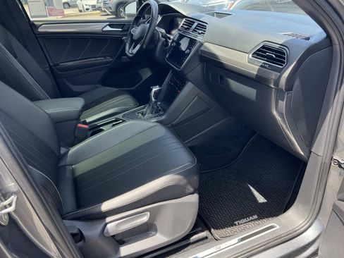 Certified 2023 Volkswagen Tiguan SE R-Line FWD image 31