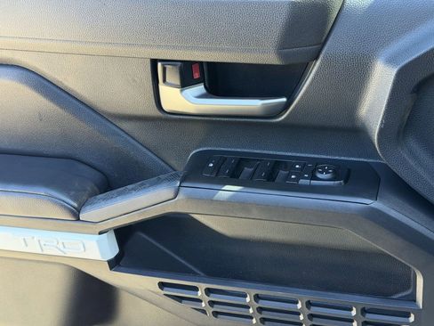 Used 2024 Toyota Tacoma TRD Sport image 25