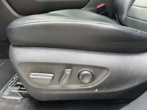 Used 2022 Toyota Highlander XLE AWD/4WD image 11