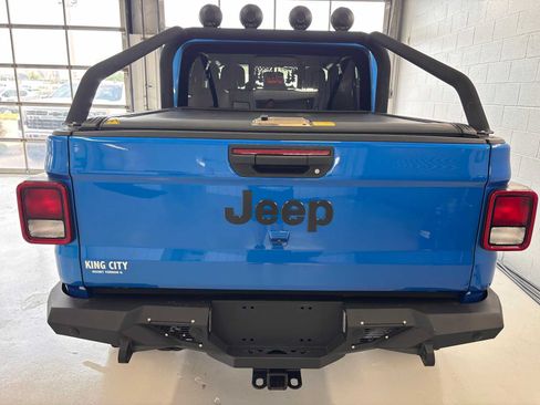 Used 2025 Jeep Gladiator Sport AWD/4WD image 5