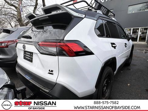 Used 2019 Toyota RAV4 LE image 5